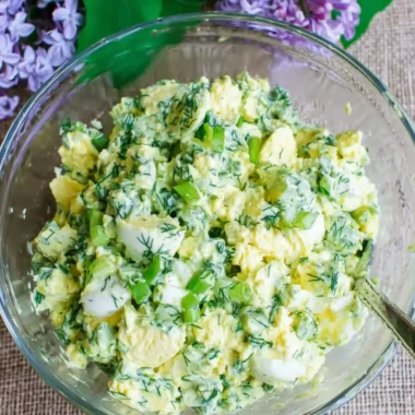 Fresh and vibrant Green Onion Salad with colorful vegetables.
