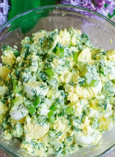 Fresh and vibrant Green Onion Salad with colorful vegetables.