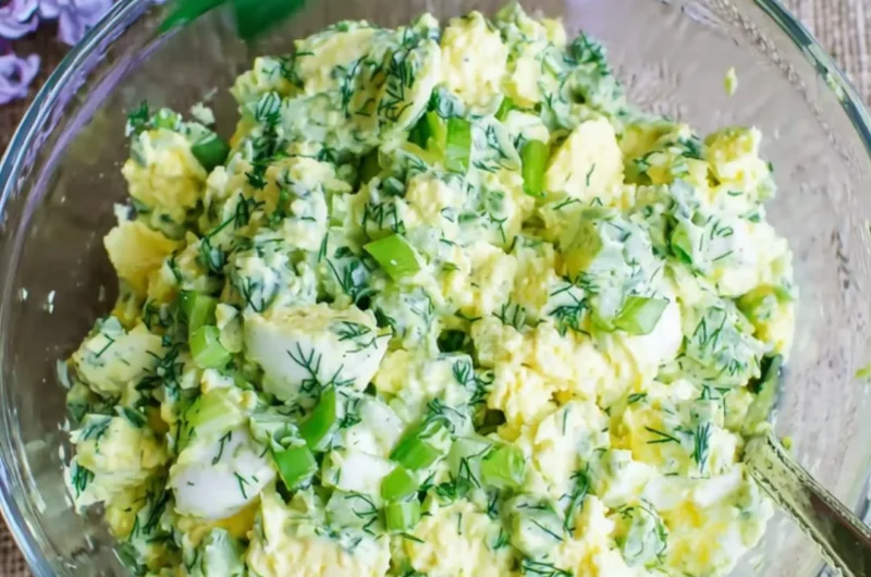 Fresh and vibrant Green Onion Salad with colorful vegetables.