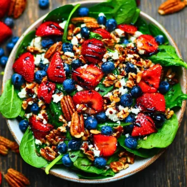 Delicious 30-minute strawberry spinach salad with fresh strawberries and spinach