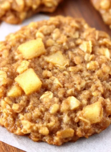 Healthy apple pie oatmeal cookies with oats and fresh apples
