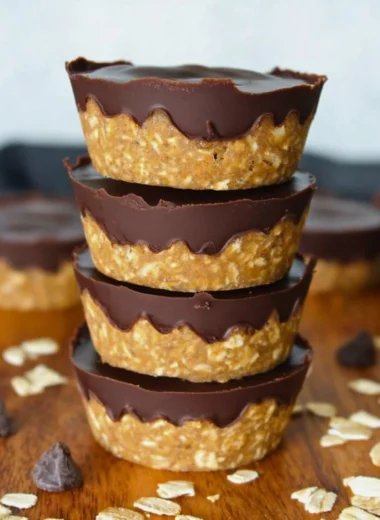 No bake peanut butter oat cups with chocolate drizzle and oats