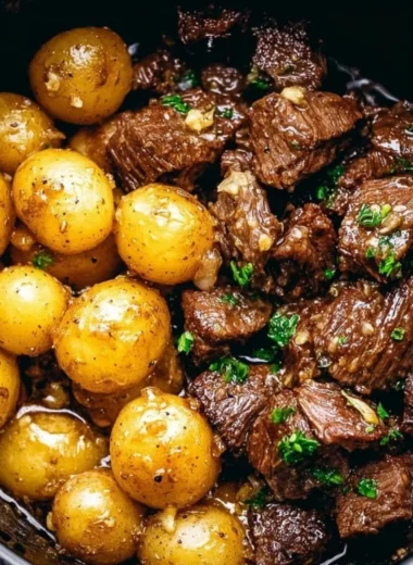 Delicious Garlic Butter Beef Bites served with crispy golden potatoes