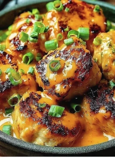 Delicious low carb Bang Bang Chicken served with fresh vegetables